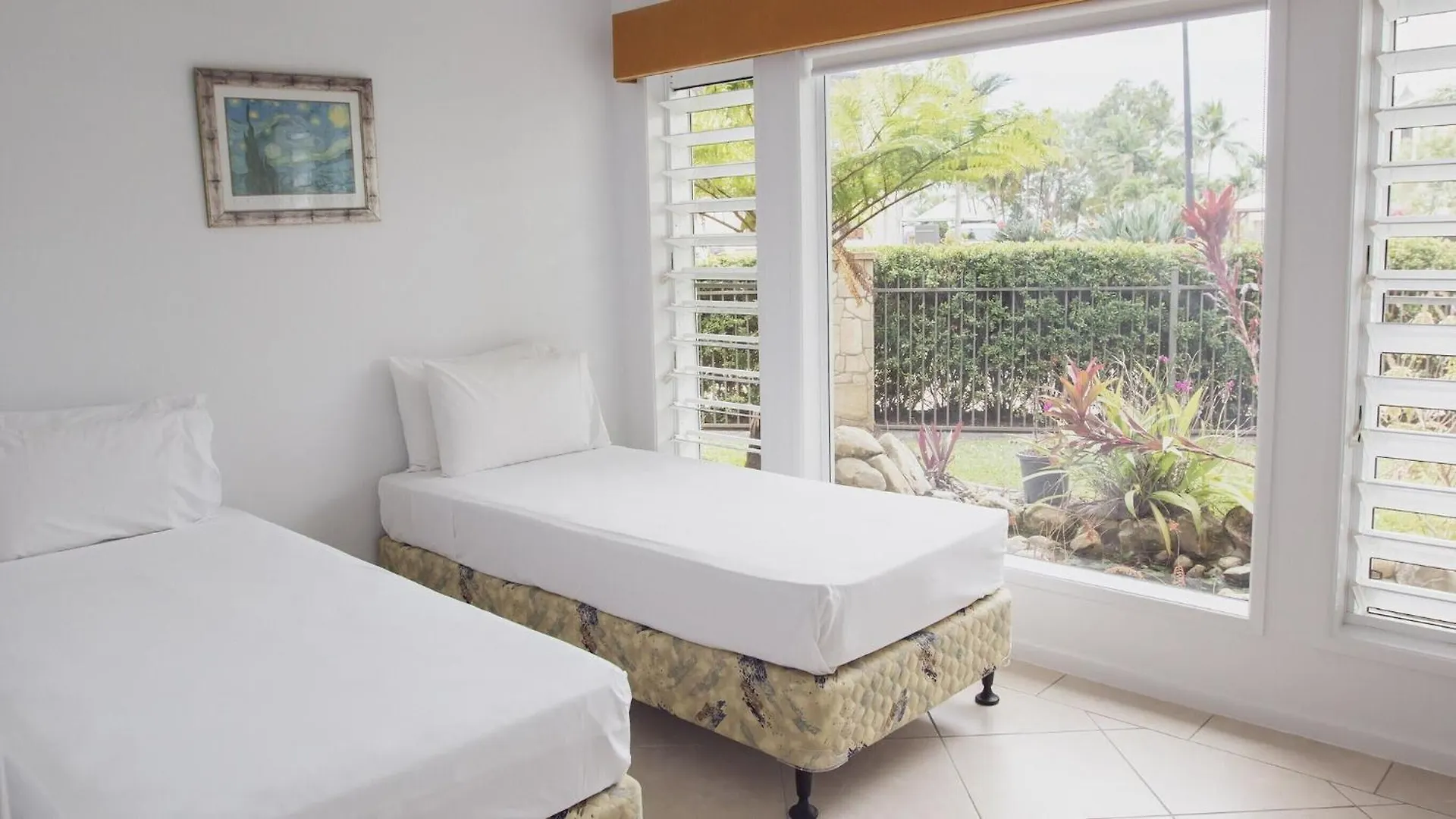 Luxury House On Clifton Beach With Heated Saltwater Swimming Pool Holiday home