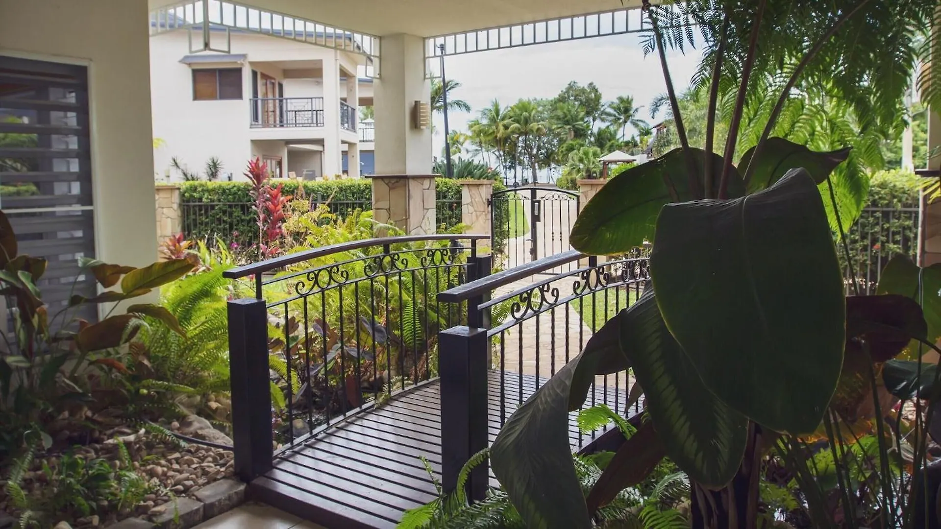 Luxury House On Clifton Beach With Heated Saltwater Swimming Pool Holiday home