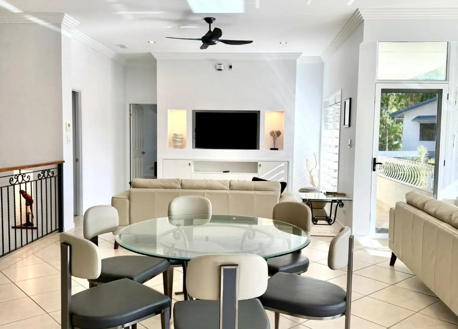 Holiday home Luxury House On Clifton Beach With Heated Saltwater Swimming Pool
